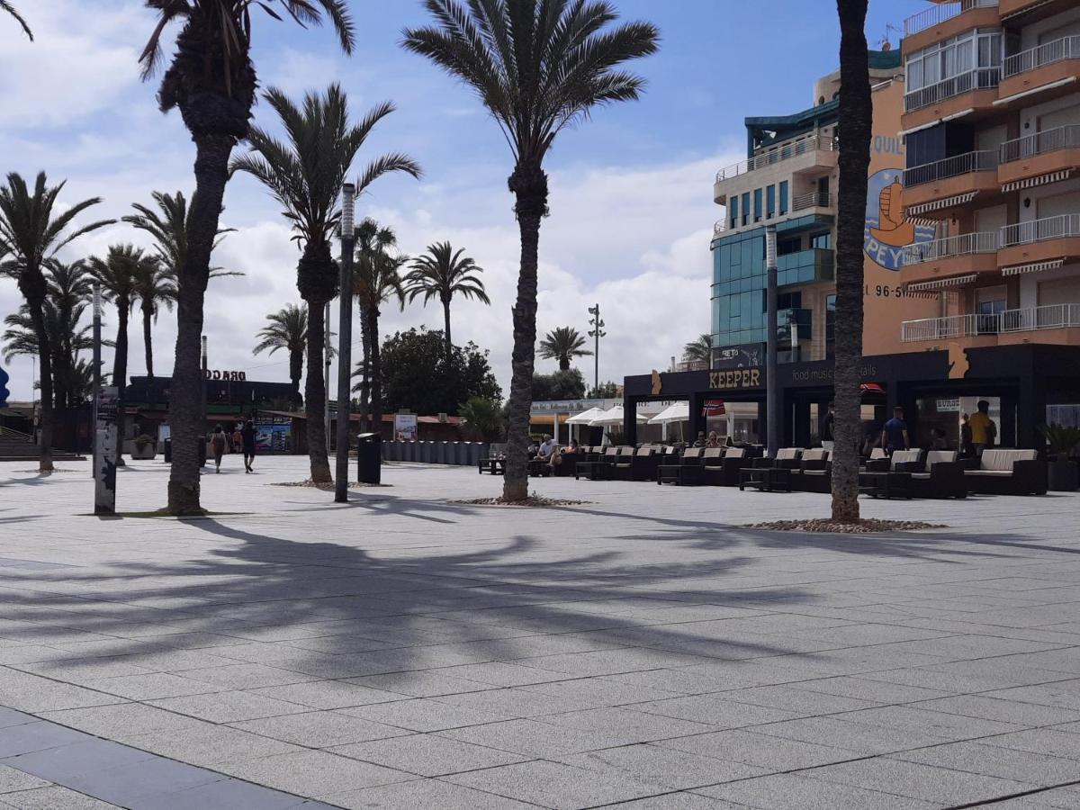 Moderno Apartamento Familiar Junto Al Mar - Conejito Lejlighed Torrevieja Eksteriør billede