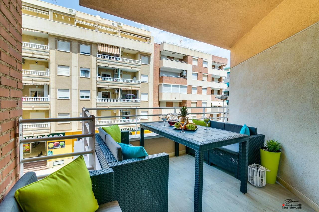 Moderno Apartamento Familiar Junto Al Mar - Conejito Lejlighed Torrevieja Eksteriør billede